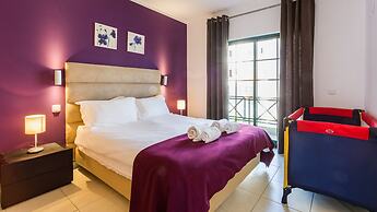 Central Albufeira 2-B Apt, Sleeps 6, Pool, Parking