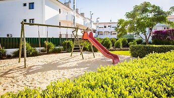 Central Albufeira 2-B Apt, Sleeps 6, Pool, Parking