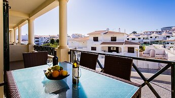 Central Albufeira 2-B Apt, Sleeps 6, Pool, Parking
