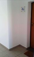 Central Albufeira 2-B Apt, Sleeps 6, Pool, Parking