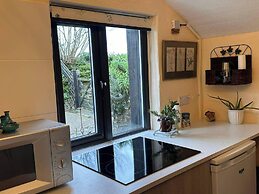 Little Linney - Sleeps 2 - Garden - Parking - Wifi