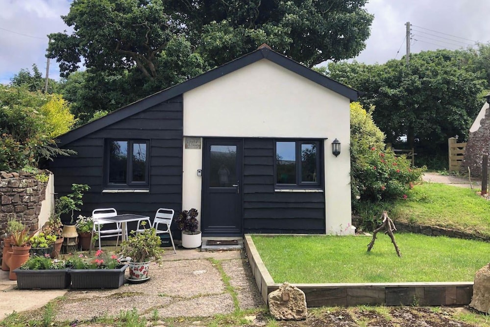 Little Linney - Sleeps 2 - Garden - Parking - Wifi