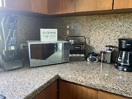 2 Minutes Walk to Beach Huge 3 bdrm Condo with Pool