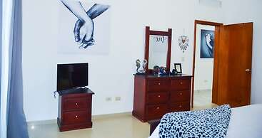 2 Minutes Walk to Beach Huge 3 bdrm Condo with Pool