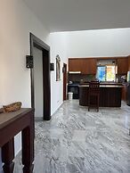 2 Minutes Walk to Beach Huge 3 bdrm Condo with Pool