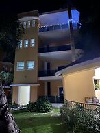 2 Minutes Walk to Beach Huge 3 bdrm Condo with Pool