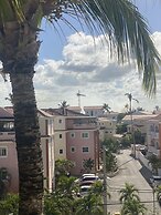 2 Minutes Walk to Beach Huge 3 bdrm Condo with Pool