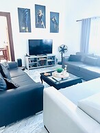 2 Minutes Walk to Beach Huge 3 bdrm Condo with Pool