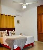 2 Minutes Walk to Beach Huge 3 bdrm Condo with Pool