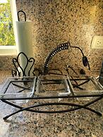 2 Minutes Walk to Beach Huge 3 bdrm Condo with Pool