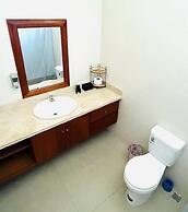 2 Minutes Walk to Beach Huge 3 bdrm Condo with Pool
