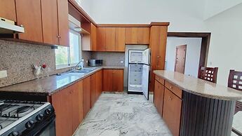 2 Minutes Walk to Beach Huge 3 bdrm Condo with Pool