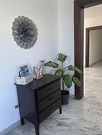 2 Minutes Walk to Beach Huge 3 bdrm Condo with Pool
