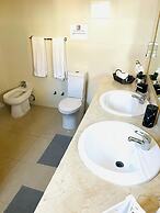2 Minutes Walk to Beach Huge 3 bdrm Condo with Pool
