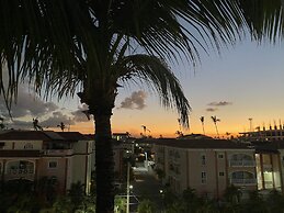 2 Minutes Walk to Beach Huge 3 bdrm Condo with Pool