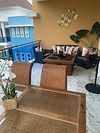 2 Minutes Walk to Beach Huge 3 bdrm Condo with Pool