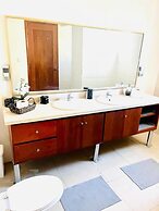 2 Minutes Walk to Beach Huge 3 bdrm Condo with Pool