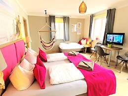 feels Beach Club Hotel