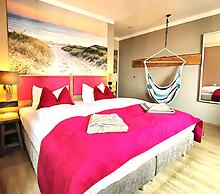 feels Beach Club Hotel