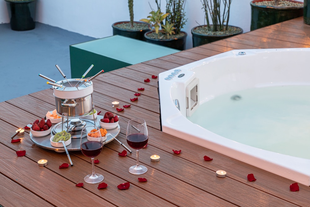 Rooftop Hot Tub 3 levels 5br in Villa