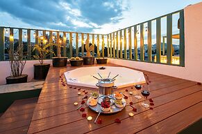 Rooftop Hot Tub 3 levels 5br in Villa