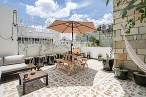 Rooftop Hot Tub 3 levels 5br in Villa