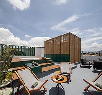 Rooftop Hot Tub 3 levels 5br in Villa
