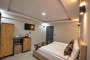 Whitestone Hotel