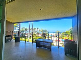 Beachfront Grand Venetian condo