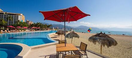 Beachfront Grand Venetian condo