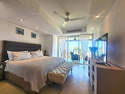 Beachfront Grand Venetian condo