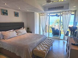 Beachfront Grand Venetian condo