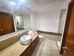 Beachfront Grand Venetian condo