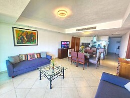 Beachfront Grand Venetian condo