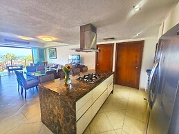 Beachfront Grand Venetian condo