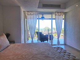 Beachfront Grand Venetian condo