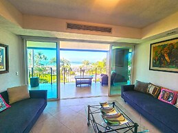 Beachfront Grand Venetian condo