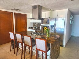 Beachfront Grand Venetian condo