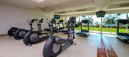 Beachfront Grand Venetian condo