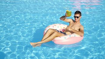 Jhadano Villa 3BR Pool Shuttle 3 Mins to Beach