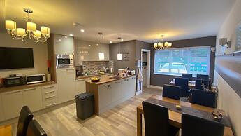 Deepcut Lodge Bed and Breakfast Self Service