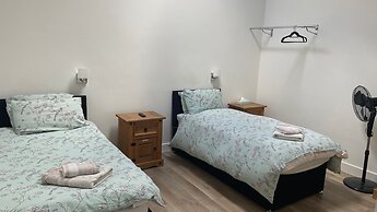 Deepcut Lodge Bed and Breakfast Self Service