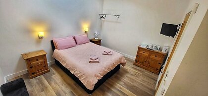 Deepcut Lodge Bed and Breakfast Self Service