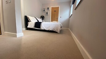 Deepcut Lodge Bed and Breakfast Self Service