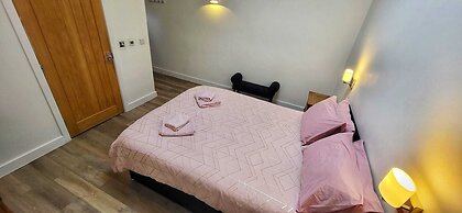 Deepcut Lodge Bed and Breakfast Self Service