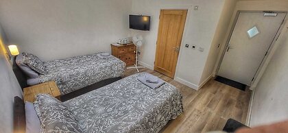 Deepcut Lodge Bed and Breakfast Self Service