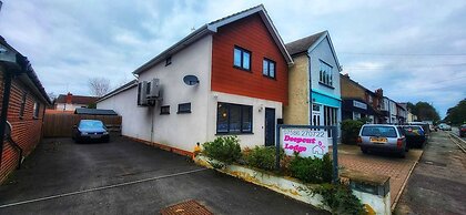 Deepcut Lodge Bed and Breakfast Self Service