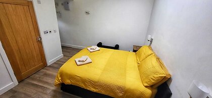 Deepcut Lodge Bed and Breakfast Self Service