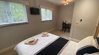 Deepcut Lodge Bed and Breakfast Self Service