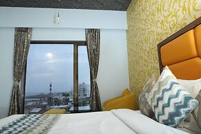 Hotel The Grand Ladhukara